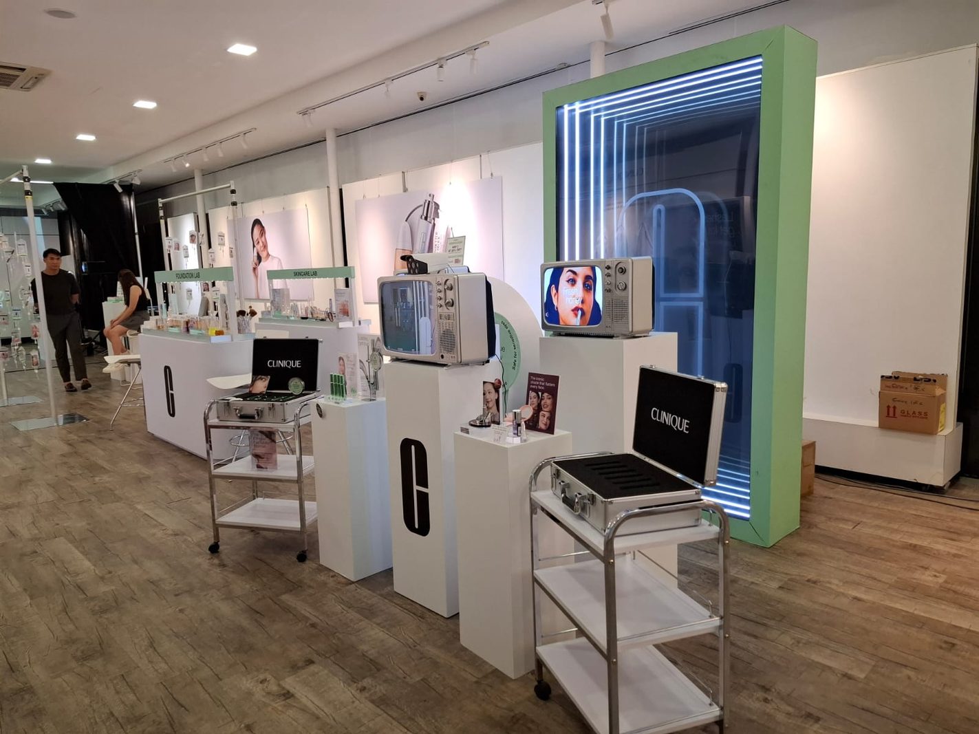 Modular kiosk system